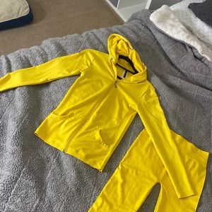 One Size Fit All Yellow Matching Set Never Worn